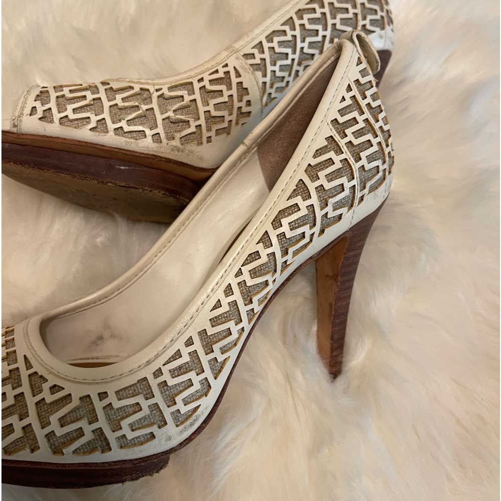 Tory Burch Off White Open Toe Lattice Style Peep Toe High Heels Size 8 1/2 - Picture 11 of 12